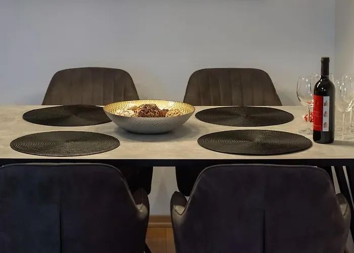 アパート Luxus Am Zoo Mit Stellplatz ライプツィヒ