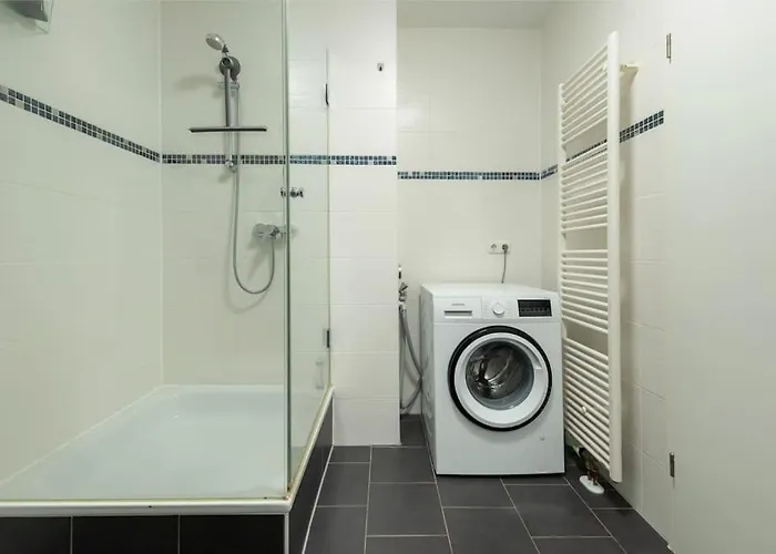 Luxus Am Zoo Mit Stellplatz アパート ライプツィヒ