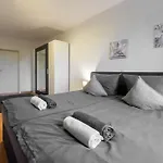 Luxus Am Zoo Mit Stellplatz Διαμέρισμα *