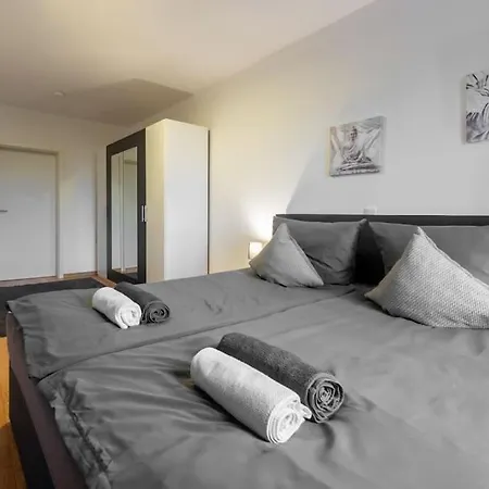 Luxus Am Zoo Mit Stellplatz Apartment *