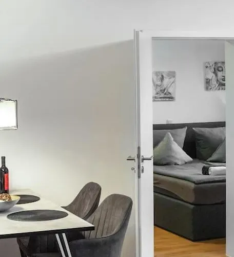 Luxus Am Zoo Mit Stellplatz شقة لبسيا
